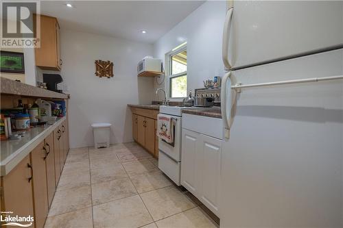 448 Kings Farm Road, Georgian Bay, ON - Indoor Photo Showing Kitchen