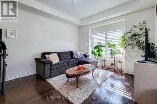 53 - 2086 Ghent Avenue, Burlington, ON - Indoor Photo Showing Living Room