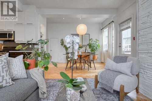 204 - 99 Chandos Avenue, Toronto, ON - Indoor Photo Showing Living Room