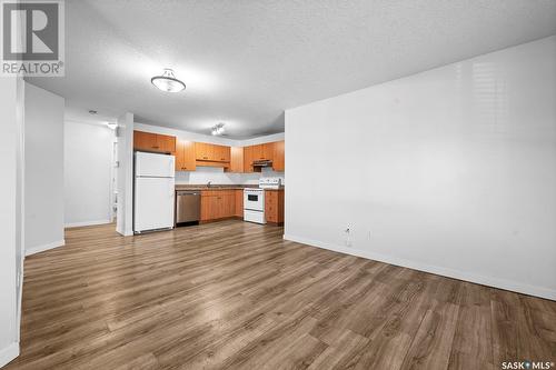 145 5071 James Hill Road, Regina, SK - Indoor Photo Showing Kitchen