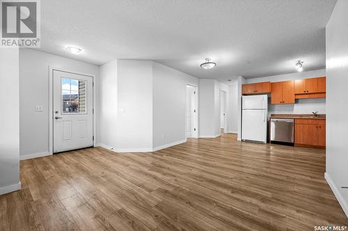 145 5071 James Hill Road, Regina, SK - Indoor Photo Showing Kitchen