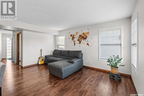 513 2012 Pohorecky Crescent, Saskatoon, SK - Indoor Photo Showing Living Room