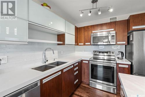 513 2012 Pohorecky Crescent, Saskatoon, SK - Indoor Photo Showing Kitchen With Stainless Steel Kitchen With Double Sink With Upgraded Kitchen