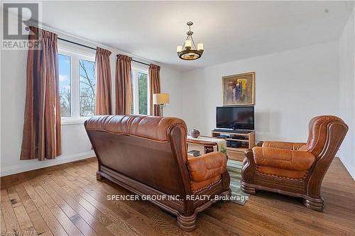 377 10Th Concession Road, Norfolk, ON - Indoor Photo Showing Living Room