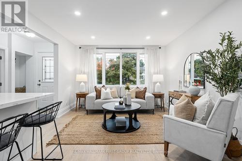 138 Munroe Street, Cobourg, ON - Indoor Photo Showing Living Room