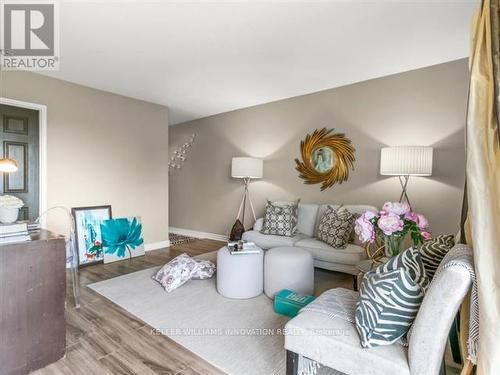 501 - 200 Charlton Avenue E, Hamilton, ON - Indoor Photo Showing Living Room