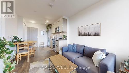 1018 - 3100 Keele Street, Toronto, ON - Indoor Photo Showing Living Room