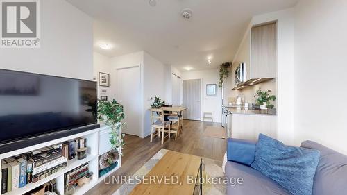 1018 - 3100 Keele Street, Toronto, ON - Indoor Photo Showing Living Room