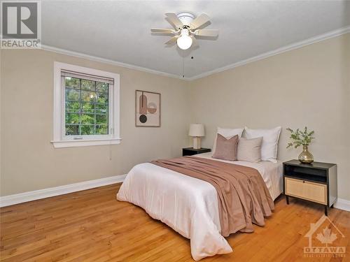 33 Farnham Crescent, Ottawa, ON - Indoor Photo Showing Bedroom