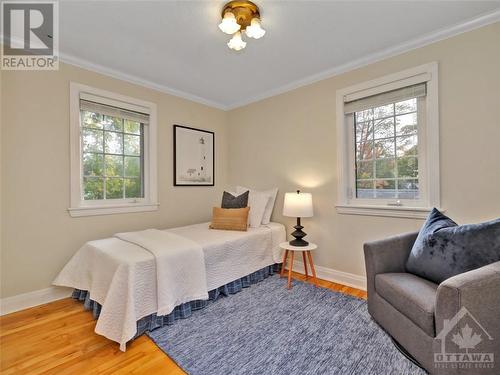 33 Farnham Crescent, Ottawa, ON - Indoor Photo Showing Bedroom