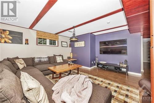 1266 Collier Crescent, Ottawa, ON - Indoor Photo Showing Living Room