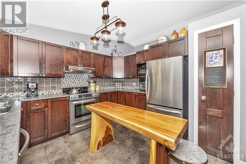 1266 Collier Crescent, Ottawa, ON - Indoor Photo Showing Kitchen