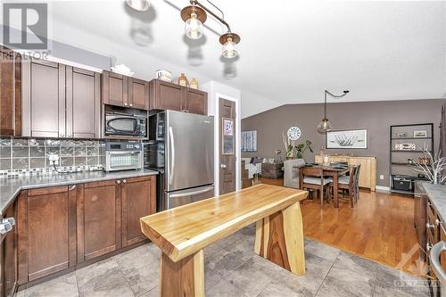 1266 Collier Crescent, Ottawa, ON - Indoor Photo Showing Kitchen