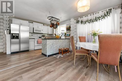 7500 Rivercrest Road, Radium Hot Springs, BC - Indoor Photo Showing Dining Room