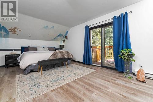 7500 Rivercrest Road, Radium Hot Springs, BC - Indoor Photo Showing Bedroom