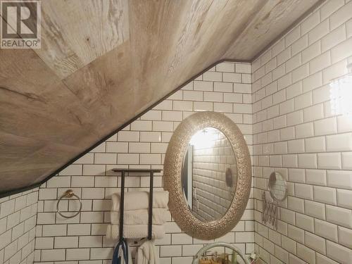 7500 Rivercrest Road, Radium Hot Springs, BC - Indoor Photo Showing Bathroom