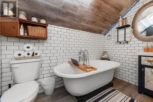 7500 Rivercrest Road, Radium Hot Springs, BC - Indoor Photo Showing Bathroom