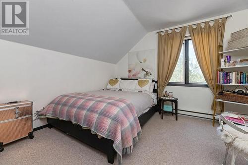 7500 Rivercrest Road, Radium Hot Springs, BC - Indoor Photo Showing Bedroom