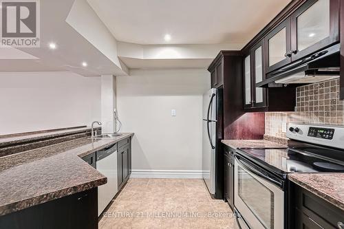 112 Cortina Crescent, Blue Mountains, ON - Indoor Photo Showing Kitchen