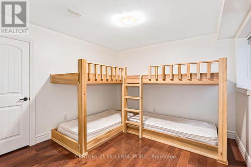 112 Cortina Crescent, Blue Mountains, ON - Indoor Photo Showing Bedroom