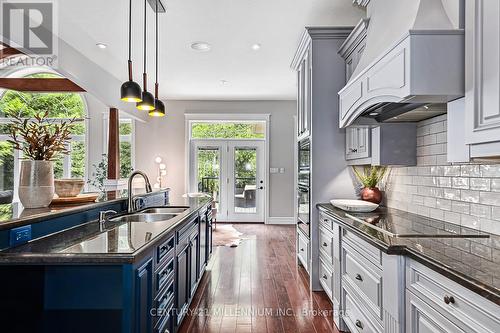 112 Cortina Crescent, Blue Mountains, ON - Indoor Photo Showing Kitchen With Double Sink With Upgraded Kitchen