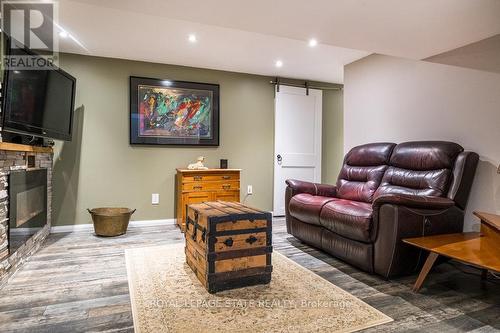 567 Kingswood Place, Burlington, ON - Indoor