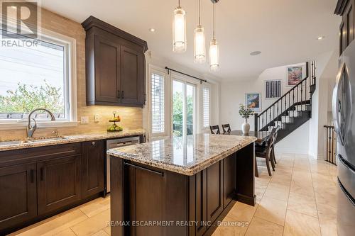 4610 Cornerstone Drive, Burlington, ON - Indoor Photo Showing Kitchen With Upgraded Kitchen