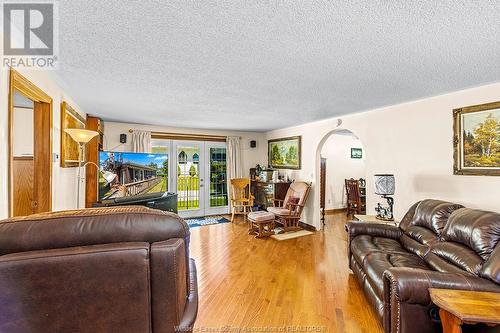 6 Third Avenue North, Sauble Beach, ON - Indoor Photo Showing Living Room