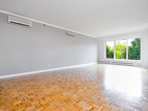 Living room - 313-18 Ch. Du Bord-Du-Lac-Lakeshore, Pointe-Claire, QC - Indoor Photo Showing Other Room