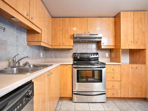 Kitchen - 313-18 Ch. Du Bord-Du-Lac-Lakeshore, Pointe-Claire, QC - Indoor Photo Showing Kitchen With Double Sink