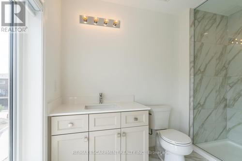 11 Raspberry Lane, Hamilton, ON - Indoor Photo Showing Bathroom