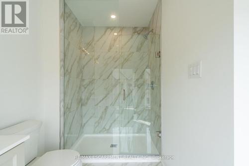 11 Raspberry Lane, Hamilton, ON - Indoor Photo Showing Bathroom