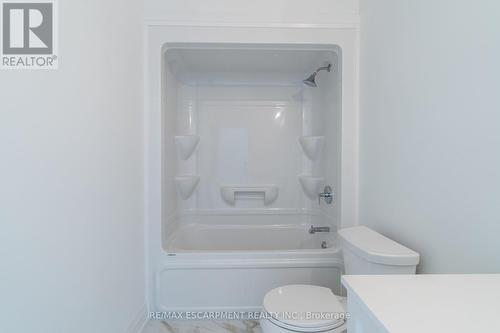 11 Raspberry Lane, Hamilton, ON - Indoor Photo Showing Bathroom