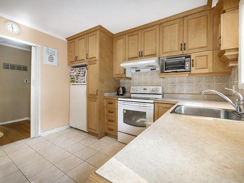 Kitchen - 13184 Rue Shelborne, Montréal (Pierrefonds-Roxboro), QC - Indoor Photo Showing Kitchen