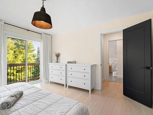 Master bedroom - 40 Ch. Des Magnolias, Mont-Tremblant, QC - Indoor Photo Showing Bedroom