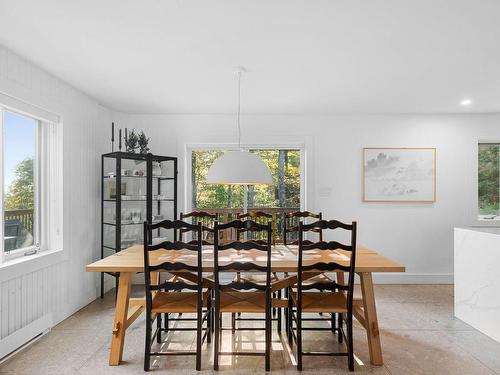 Dining room - 40 Ch. Des Magnolias, Mont-Tremblant, QC - Indoor Photo Showing Dining Room