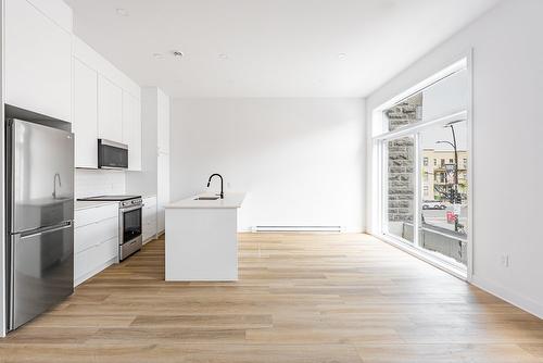 Kitchen - 389 Rue St-Zotique E., Montréal (Rosemont/La Petite-Patrie), QC - Indoor Photo Showing Kitchen