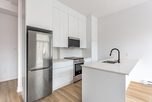 Kitchen - 389 Rue St-Zotique E., Montréal (Rosemont/La Petite-Patrie), QC - Indoor Photo Showing Kitchen With Upgraded Kitchen