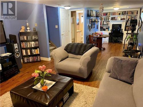 108 Markell Crescent, Cornwall, ON - Indoor Photo Showing Living Room