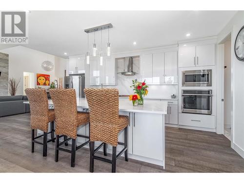 1016 Clarance Avenue, Kelowna, BC - Indoor Photo Showing Kitchen With Upgraded Kitchen