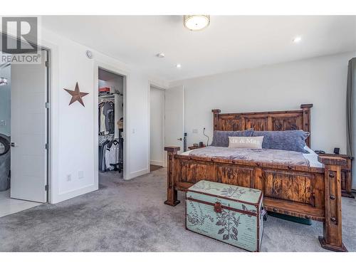 1016 Clarance Avenue, Kelowna, BC - Indoor Photo Showing Bedroom