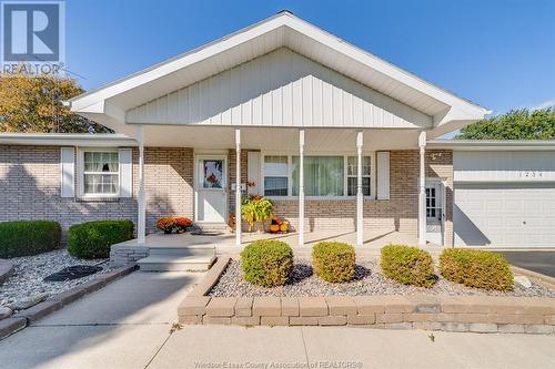 1234 Oxford Avenue, Kingsville, ON - Outdoor With Facade