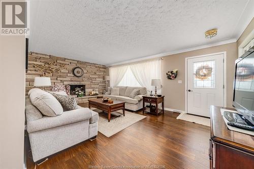 1234 Oxford Avenue, Kingsville, ON - Indoor Photo Showing Living Room With Fireplace