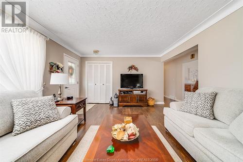 1234 Oxford Avenue, Kingsville, ON - Indoor Photo Showing Living Room