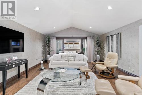 1530 Ravine Line, Kingsville, ON - Indoor Photo Showing Living Room