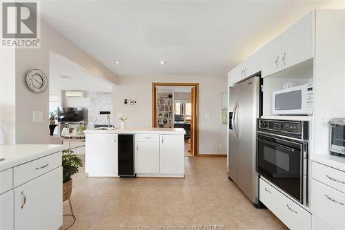 1405 Heritage Road, Kingsville, ON - Indoor Photo Showing Kitchen