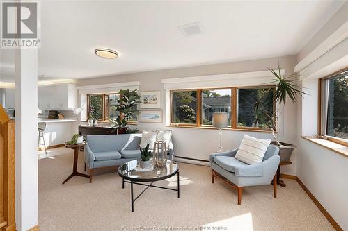 1405 Heritage Road, Kingsville, ON - Indoor Photo Showing Living Room