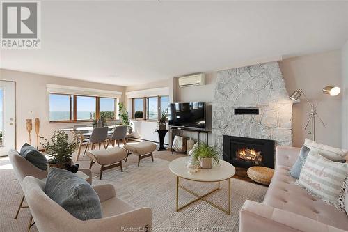 1405 Heritage Road, Kingsville, ON - Indoor Photo Showing Living Room With Fireplace