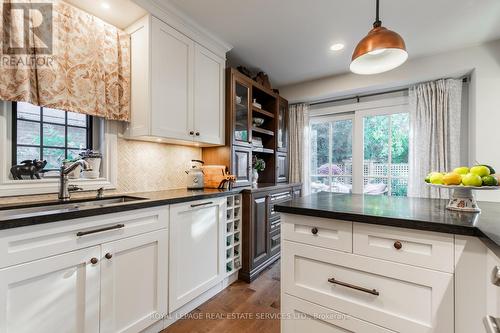 108 Chalmers Street, Oakville, ON - Indoor Photo Showing Kitchen