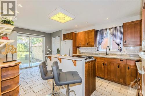 501 Roosevelt Avenue, Ottawa, ON - Indoor Photo Showing Kitchen